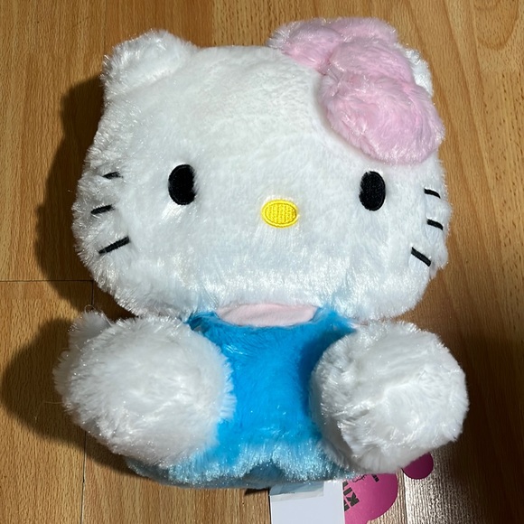 Hello Kitty Plush - Picture 1 of 5
